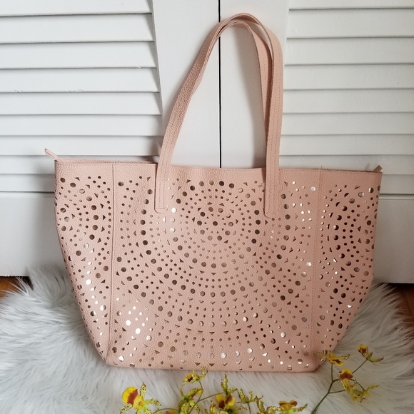 Bath & Body Works Pink Blush Metalic Tote Bag.... - Picture 2 of 16